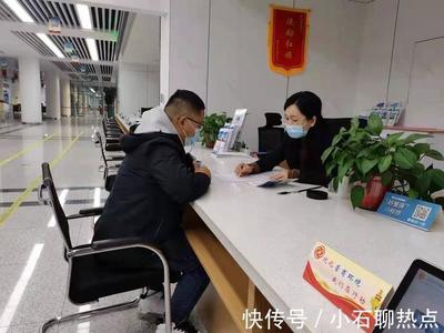 萊州便民利企“加速度” 政務(wù)服務(wù)再升級，證照代辦服務(wù)引領(lǐng)新體驗